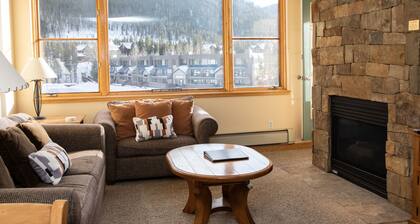 On Keystone Lake/Shuttle to Lifts/Pool and Hot Tub Access/Great Amenities