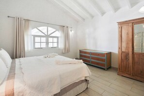 1 chambre, coffres-forts dans les chambres, fer et planche à repasser