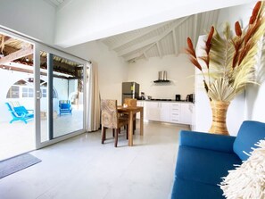 Smart TV - Stunning Poolside Apartment at Beach Walk 1 by Bocobay (Noord)