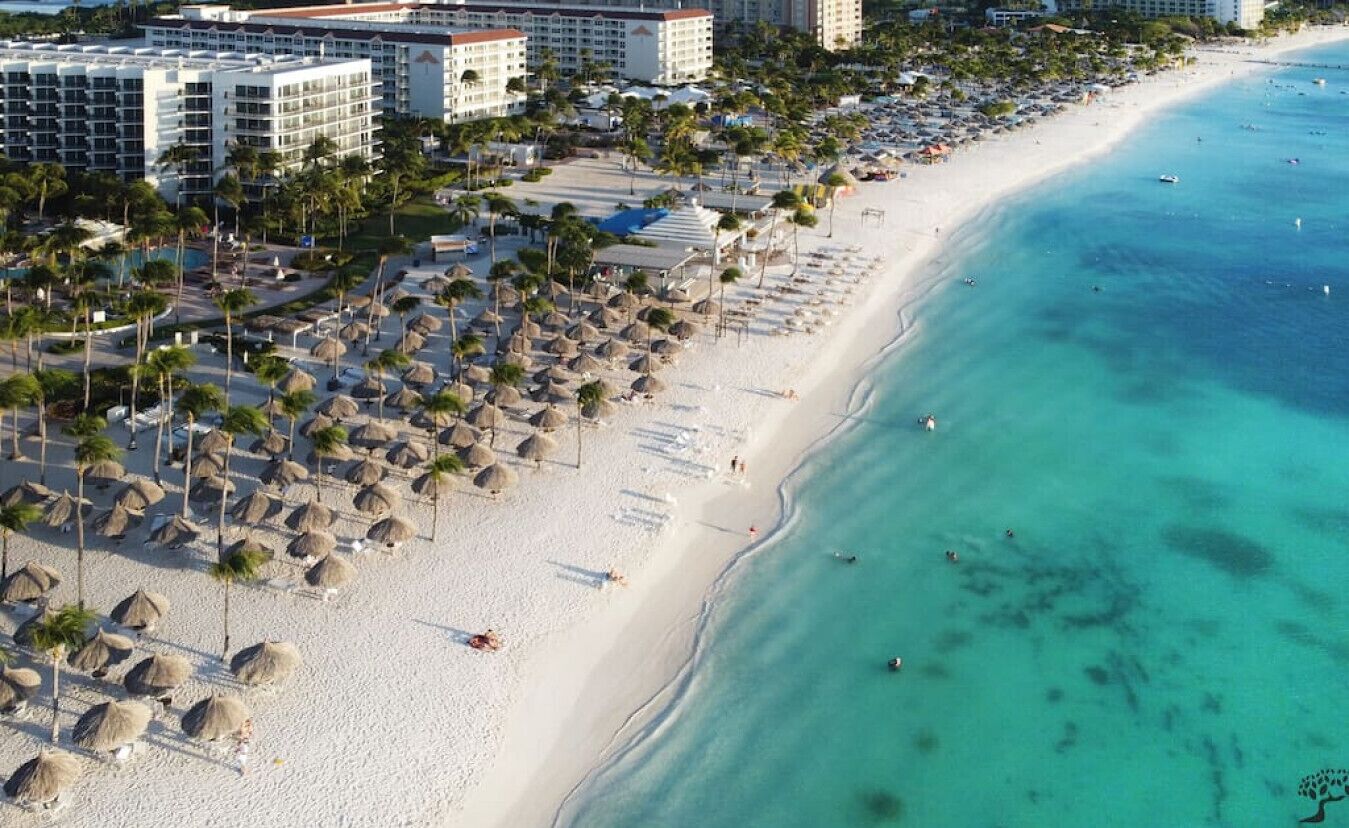 Beach nearby, sun-loungers, beach towels