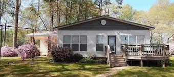 Lakefront home- 3 slip boathouse-Large yard