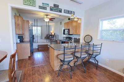 Lakefront home- 3 slip boathouse-Large yard