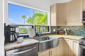 Fridge, microwave, stovetop, dishwasher