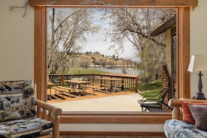 Interior - Lake View Lodge Thirty Minutes from Mt Rushmore - In Rapid City On Canyon Lake Thirty Minutes from Mt Rushmore (Rapid City)