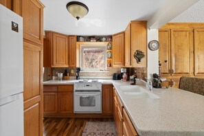 Dishwasher - Lake View Lodge Thirty Minutes from Mt Rushmore - In Rapid City On Canyon Lake Thirty Minutes from Mt Rushmore (Rapid City)