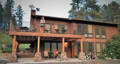 Big Horn Lodge - Rare Cabin Bordering Custer State Park - Absolute Seclusion and Serenity