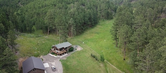 Big Horn Lodge - Rare Cabin Bordering Custer State Park - Absolute Seclusion and Serenity
