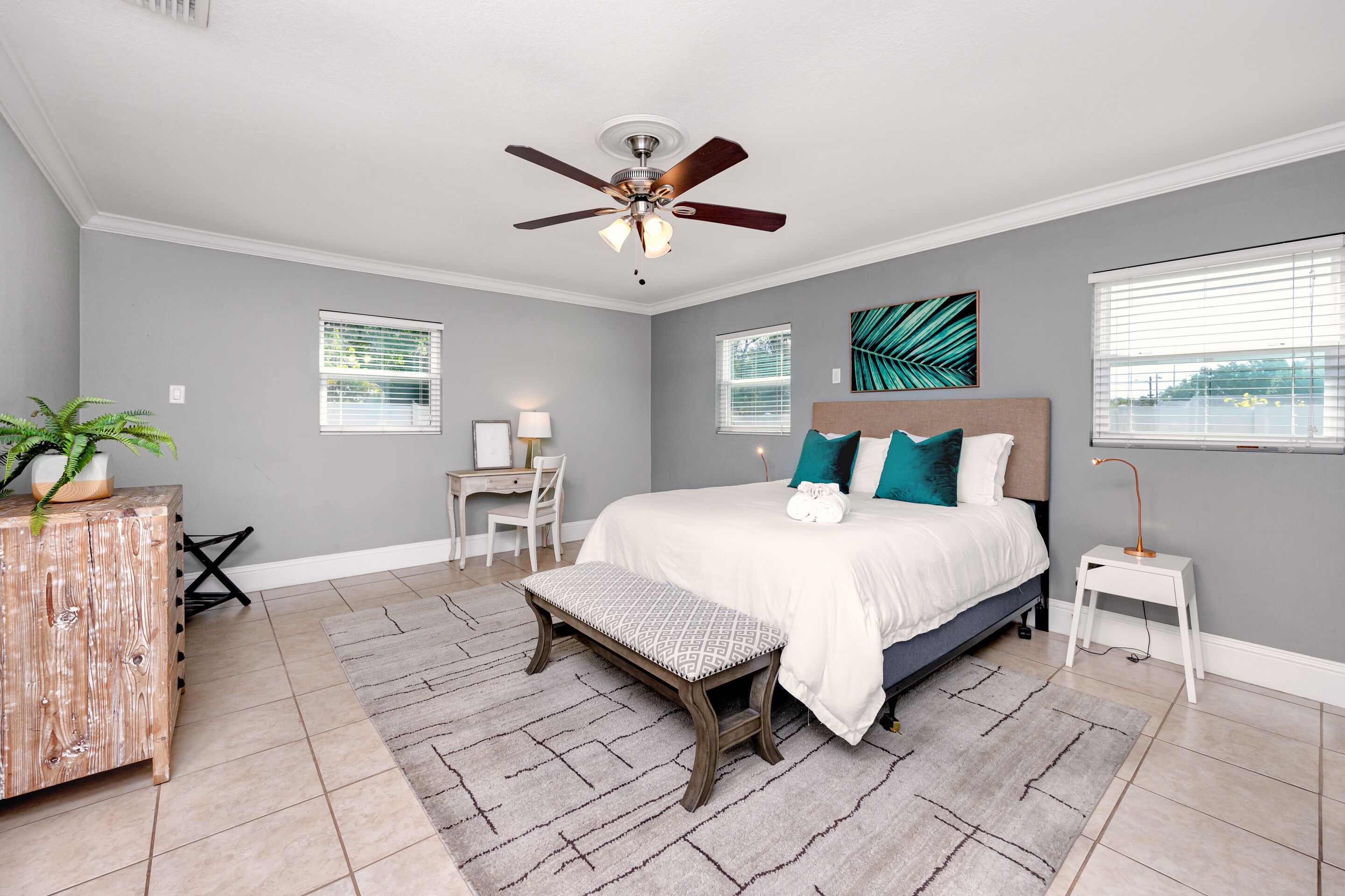 3 slaapkamers, een bureau, een strijkplank/strijkijzer, gratis wifi