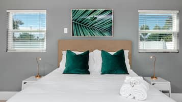 3 bedrooms, desk, iron/ironing board, free WiFi