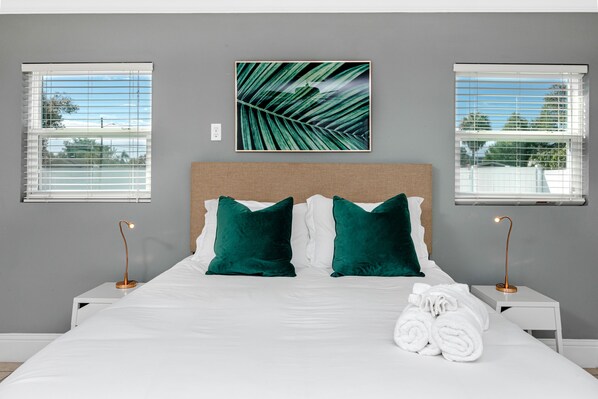 3 bedrooms, desk, iron/ironing board, free WiFi