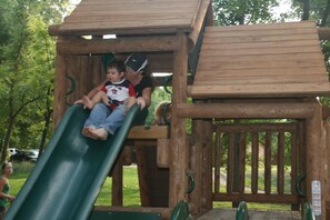 Children’s area - Make Memories from your Deck - In Rapid City On Canyon Lake Thirty Minutes from Mt Rushmore (Rapid City)