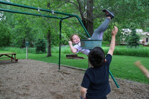 Children’s area - Make Memories from your Deck - In Rapid City On Canyon Lake Thirty Minutes from Mt Rushmore (Rapid City)