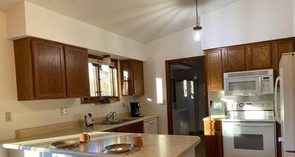 Cougar Lodge Vacation Home Thirty Minutes from Mt Rushmore - In Rapid City On Canyon Lake Thirty Minutes from Mt Rushmore