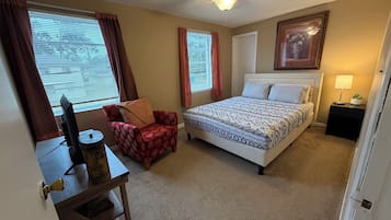 2 bedrooms, in-room safe, desk, iron/ironing board