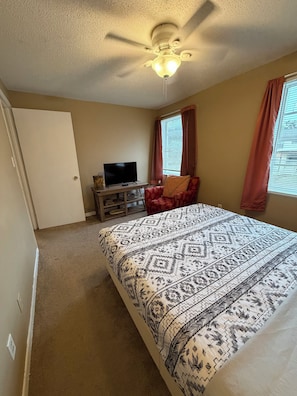 2 bedrooms, in-room safe, desk, iron/ironing board