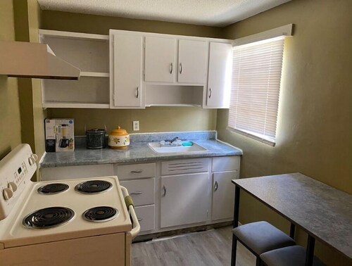 Historic 2Bedroom 2bath apartment near Hospital & VSU(2ndF)