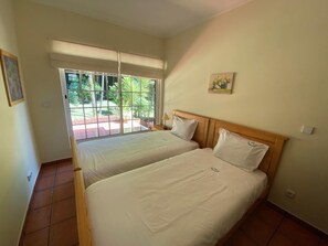 5 bedrooms, WiFi, bed sheets