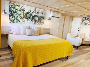 1 bedroom, iron/ironing board, free WiFi, bed sheets - Happy Hour ACROSS THE STREET FROM THE BEACH (Treasure Island)