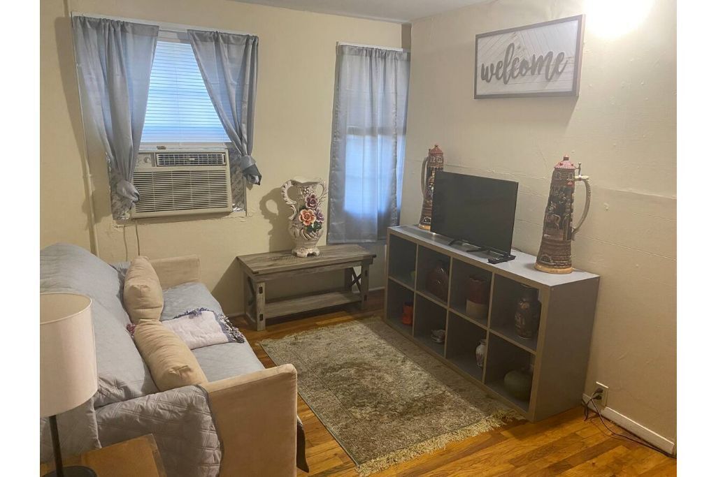 Historic Studio Apartment, 3 min to SGMC Hospital