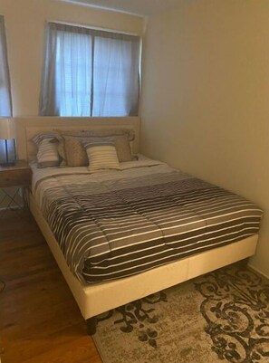 1 bedroom, in-room safe, iron/ironing board, WiFi - Historic Studio Apartment, 3 min to SGMC Hospital (Valdosta)
