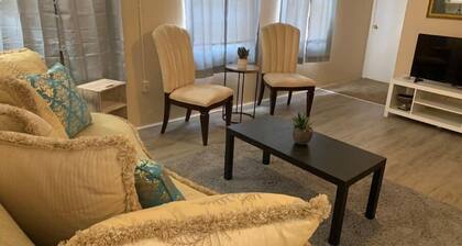 Historic Comfortable apartment (near Hospital 2nd Floor)