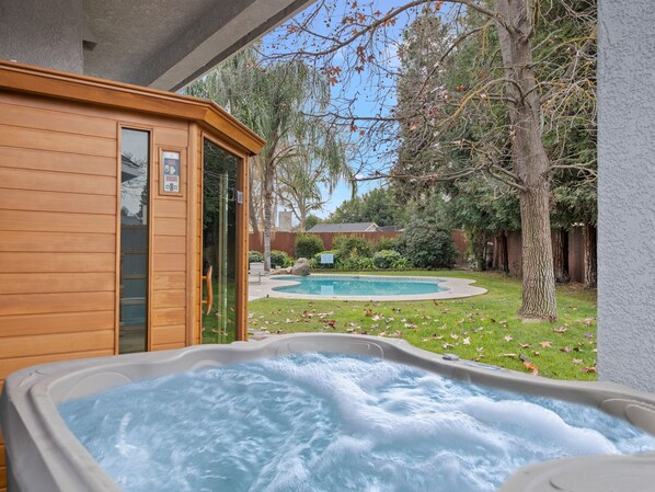 Outdoor pool - Home oasis with sauna, jacuzzi, pool & heated gazebo! (Clovis)