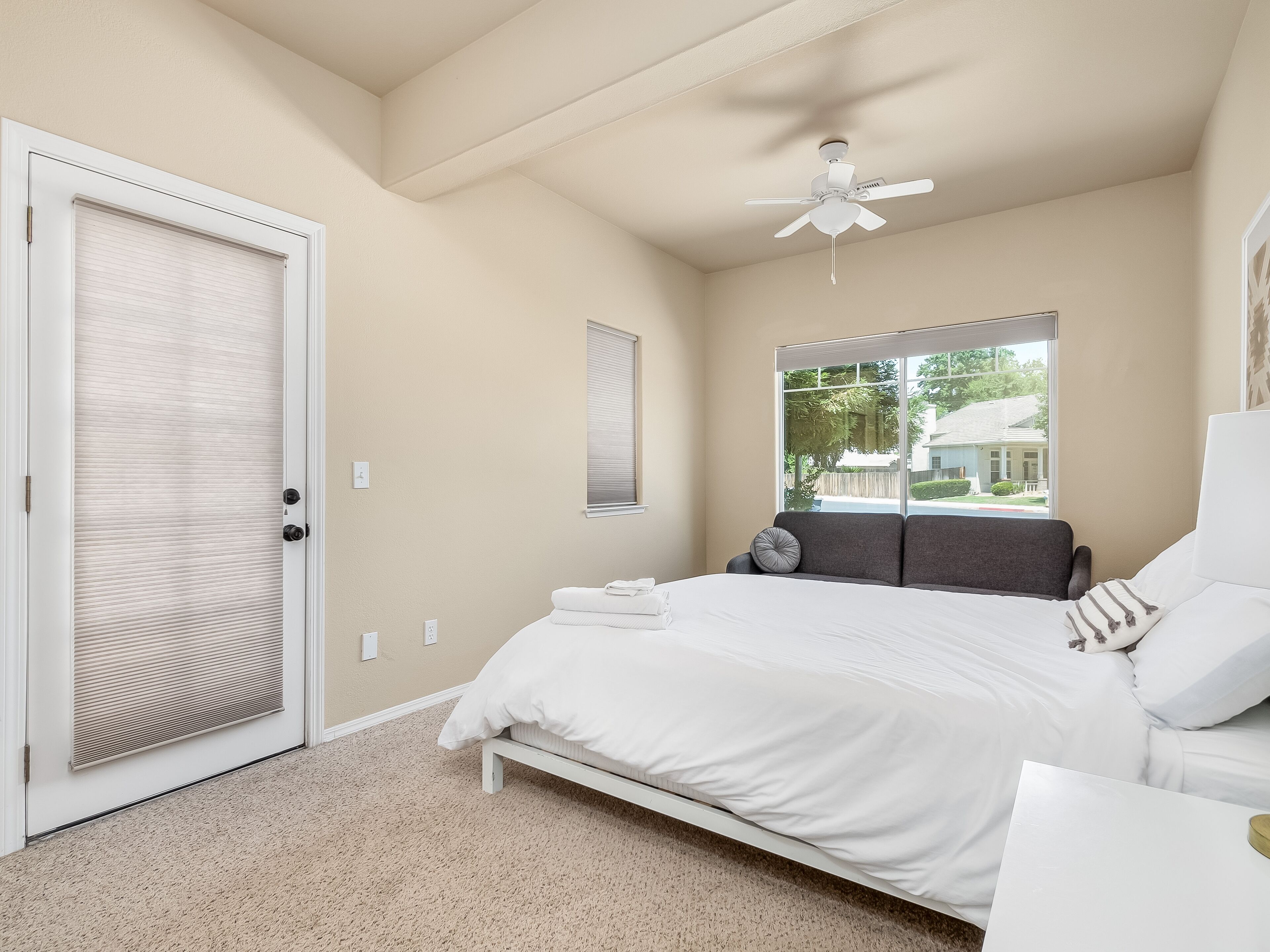 6 bedrooms, iron/ironing board, travel crib, free WiFi