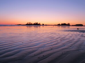 Beach nearby, sun loungers, beach towels