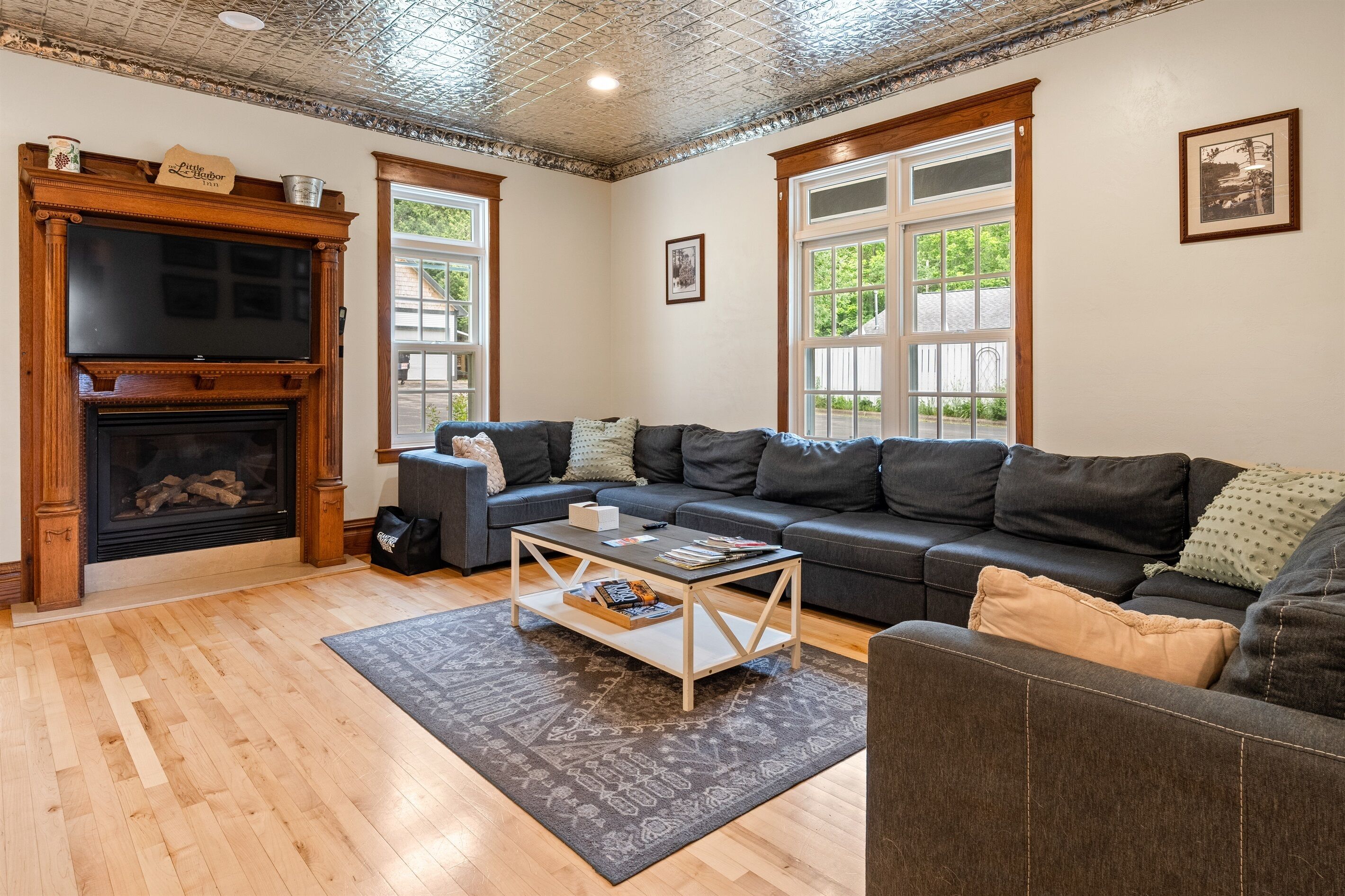 Smart TV, lareira, videogames, DVD player