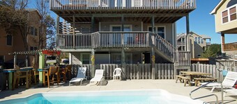 OS733- 6 Bedrooms- Tiki Bar- Private Pool and Hot Tub!