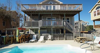 OS733- 6 Bedrooms- Tiki Bar- Private Pool and Hot Tub!