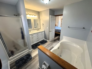 Combined shower/tub