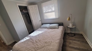 2 dormitorios, tabla de planchar con plancha, wifi y ropa de cama