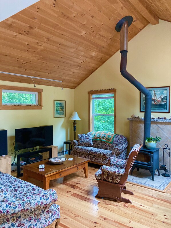 TV, books, stereo, offices