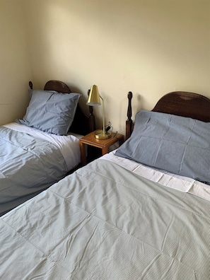 3 bedrooms, bed sheets