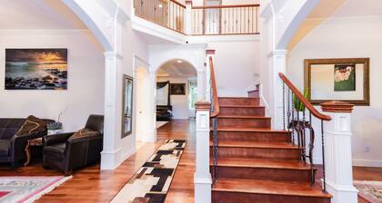 Huge Luxury Home with huge Deck near Powell Butte Park