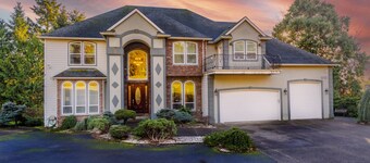 Huge Luxury Home with huge Deck near Powell Butte Park