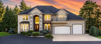 Huge Luxury Home with huge Deck near Powell Butte Park
