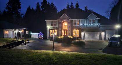 Huge Luxury Home with huge Deck near Powell Butte Park