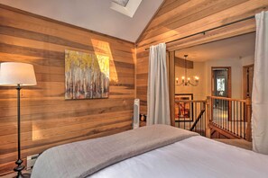 5 bedrooms, desk, iron/ironing board, travel cot - 2 Mi to Slopes! Hot Tub Hideaway in Breckenridge (Breckenridge)