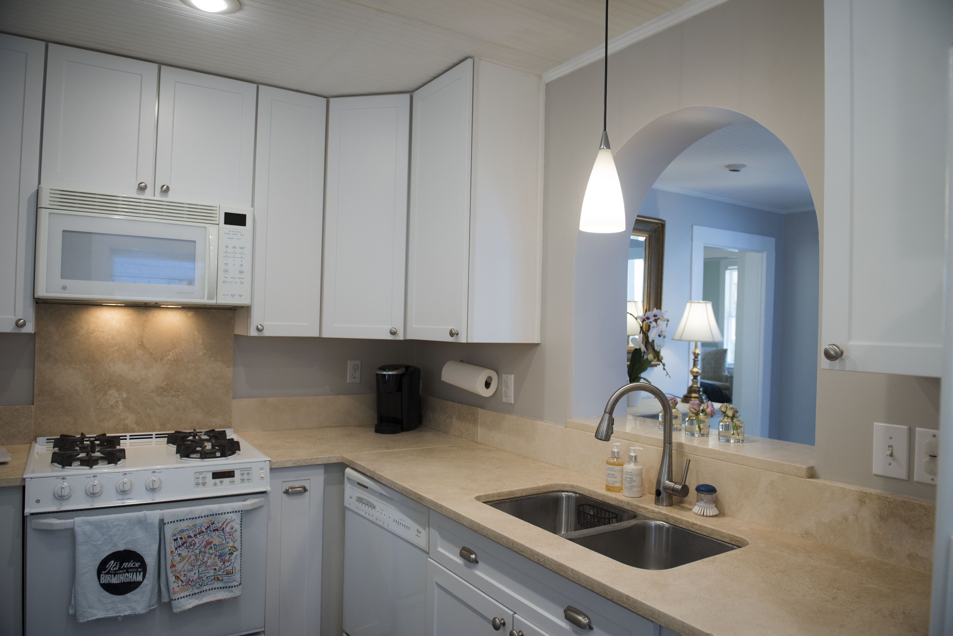 Geladeira, micro-ondas, fogão, cooktop