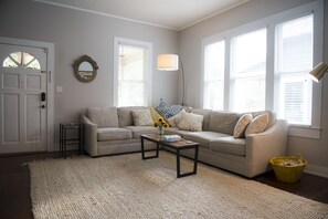 Télévision, livres, chaîne hi-fi