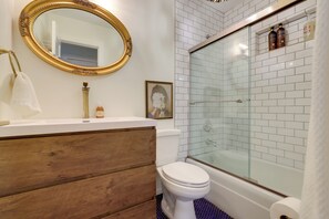 Free toiletries, hair dryer, towels - 6 Mi to Dtwn Austin: Home w/ Screened Porch & Yard (Austin)