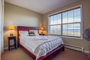 2 bedrooms, iron/ironing board, WiFi, bed sheets - Mountain Brook 152 - Ski in Ski out at Saddleback (Sandy River Plantation)
