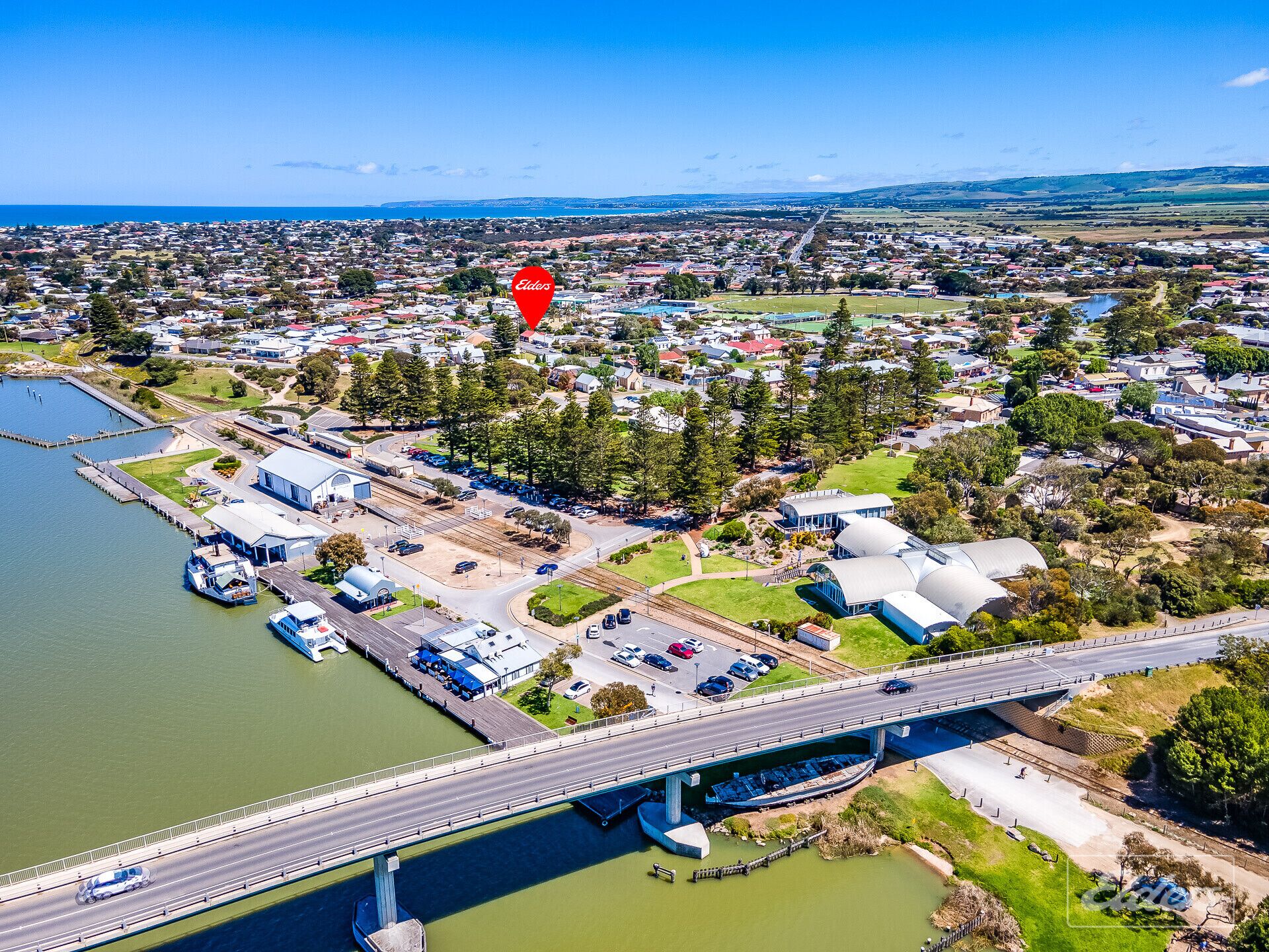 14 Hays St - Wow! What a location and what a charming cottage, so close to every