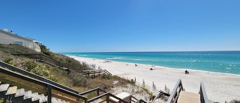 Beach nearby, sun-loungers, beach towels