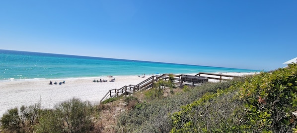 Beach nearby, sun loungers, beach towels