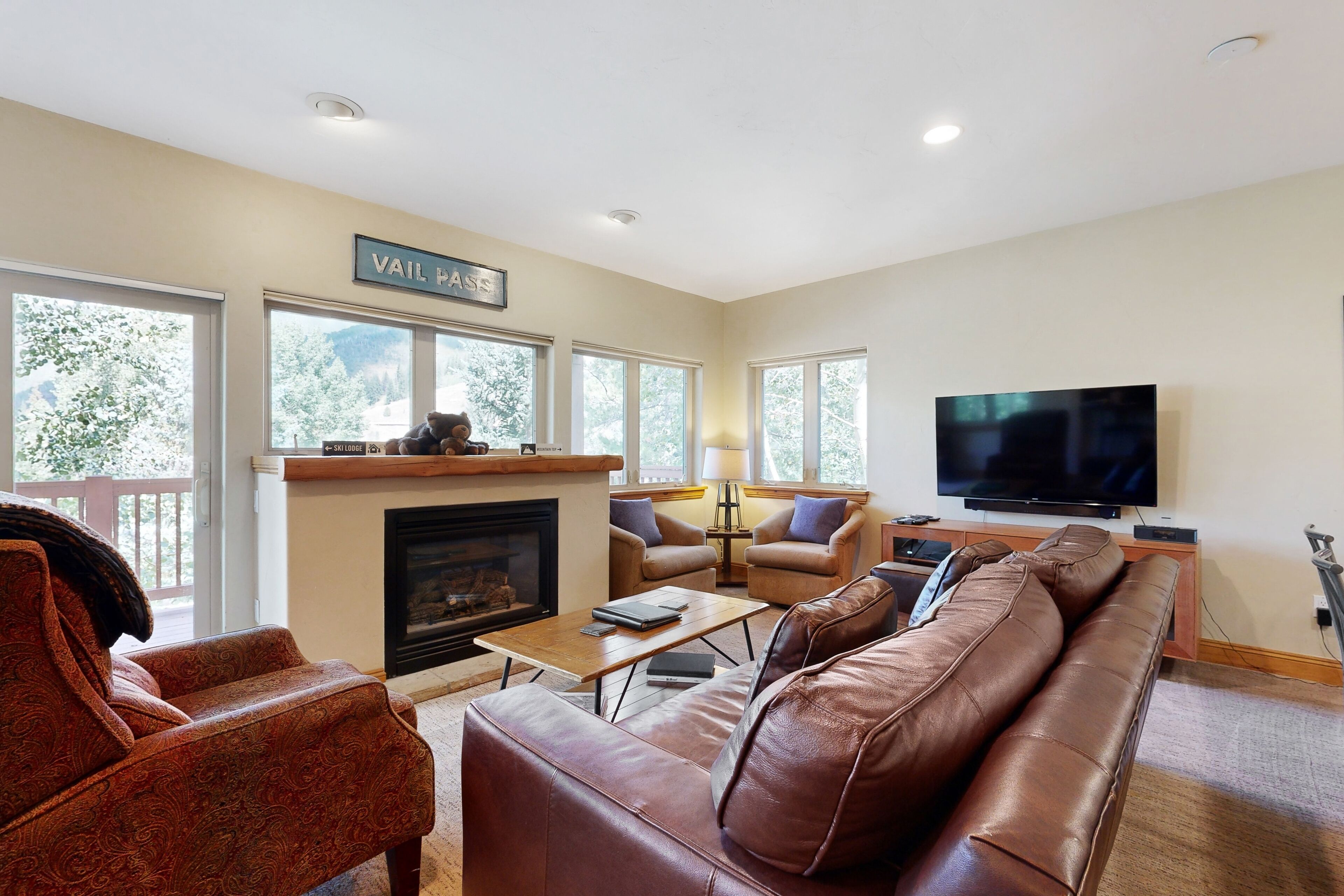 Beautiful East Vail Condo w/Hot Tub On shuttle Route + Free WiFi/Amazing Views
