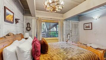 2 bedrooms, iron/ironing board, internet, bed sheets