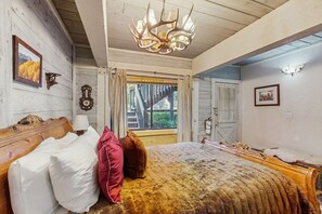 2 bedrooms, iron/ironing board, internet, bed sheets